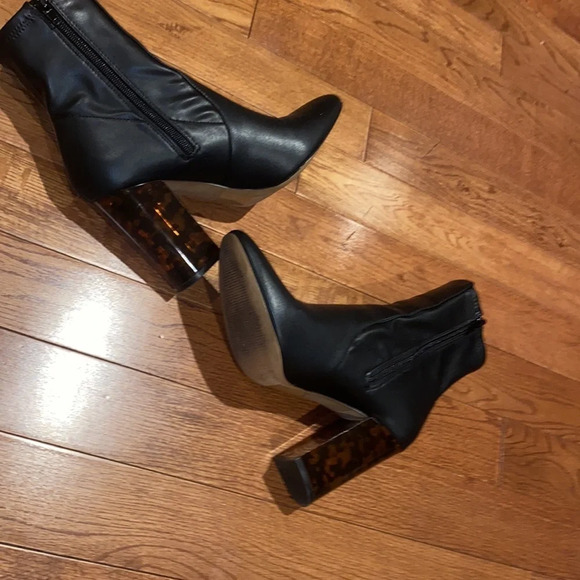 Aldo matte Black Round toe leopard print platform ankle boots - Picture 6 of 17